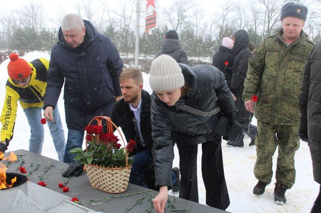 Плавск почтил память героев накануне Дня защитника Отечества