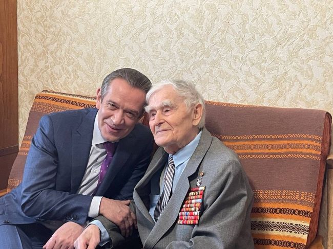 В День защитника Отечества Владимир Машков пообщался с тульским ветераном Василием Мирошниченко