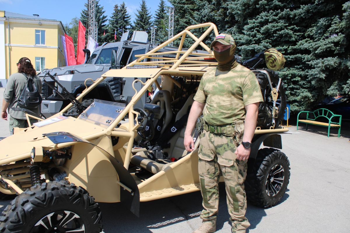 «Один день с Росгвардией» в Плавске: военная техника, спорт и «полевые» угощения