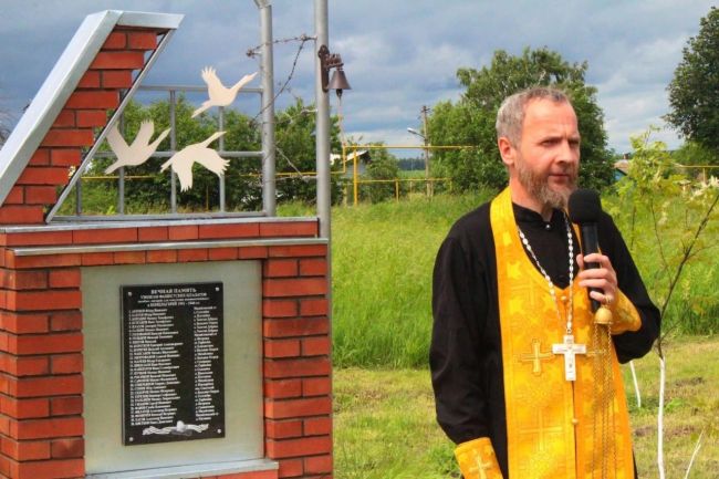 Плавский священнослужитель принял участие в открытии мемориала узникам фашистских шталагов
