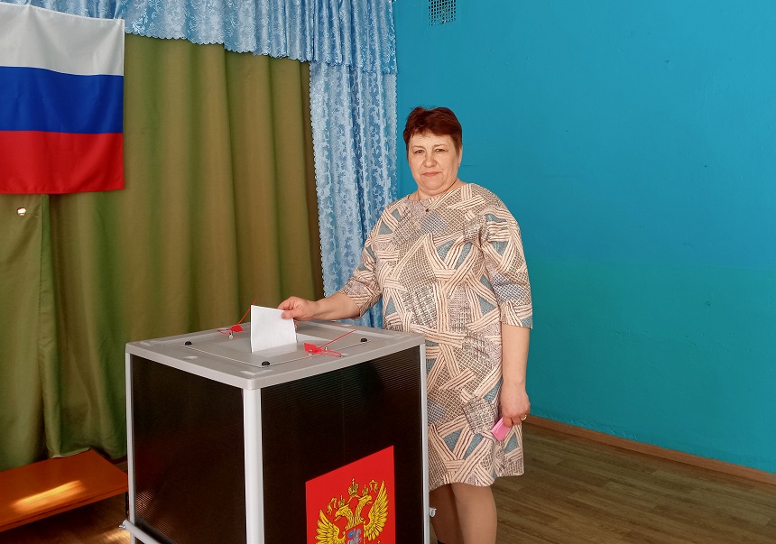 Староста Лариса Кочетова проголосовала на участке № 1828