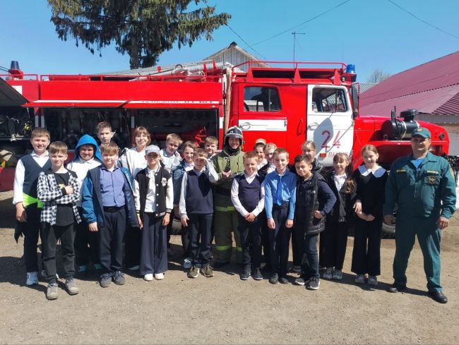 Плавские школьники посетили пожарную часть