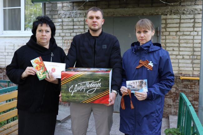 Плавские волонтеры продолжают доставлять подарки ветеранам