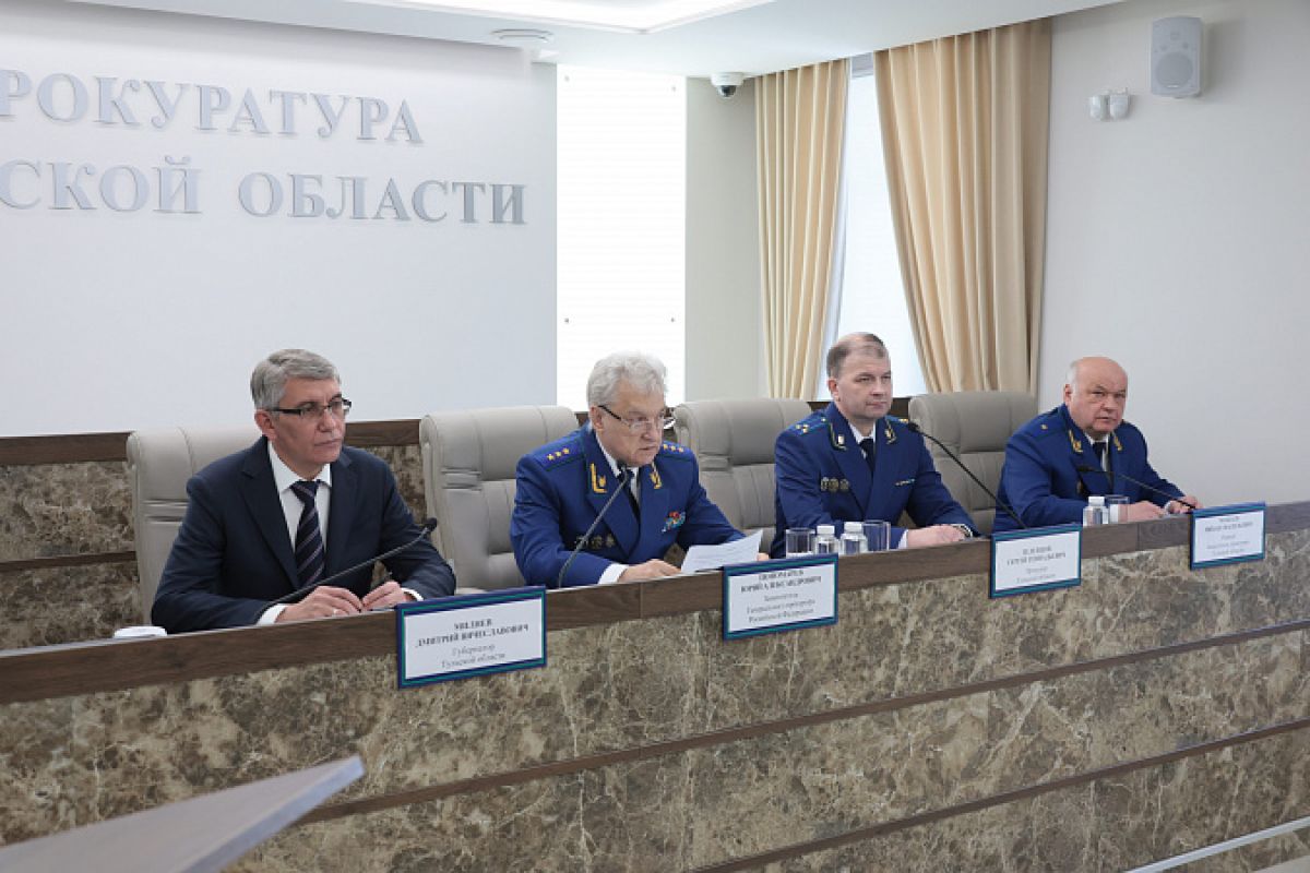 Дмитрию Миляеву представили нового прокурора Тульской области Дмитрию Миляеву представили нового прокурора Тульской области