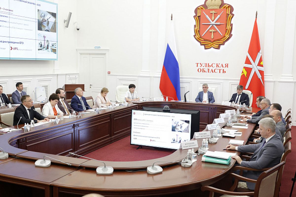 Выпускники, получившие 100 баллов за один предмет ЕГЭ, получат 25 тысяч рублей Выпускники, получившие 100 баллов за один предмет ЕГЭ, получат 25 тысяч рублей