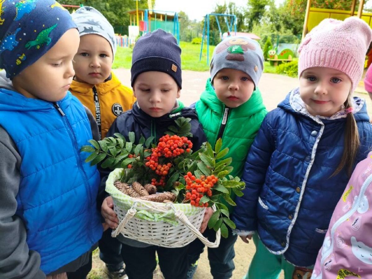 Плавские малыши пришли в гости к Старичку-Лесовичку Плавские малыши пришли в гости к Старичку-Лесовичку
