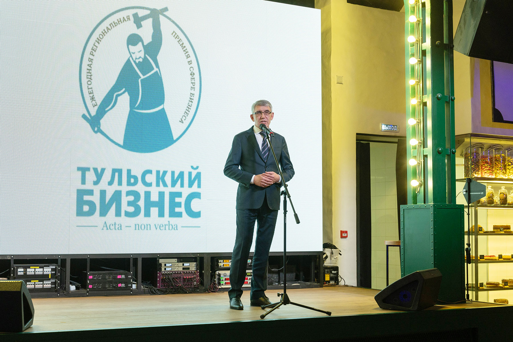 Губернатор Дмитрий Миляев вручил медали «Меценат Тульской области» Губернатор Дмитрий Миляев вручил медали «Меценат Тульской области»