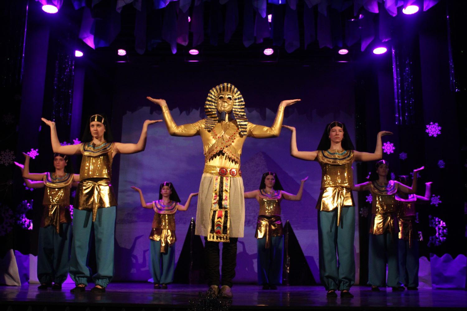 «Кадр недели»: «V.I. DANCE» покорили зрителей на сцене Центра культуры и досуга