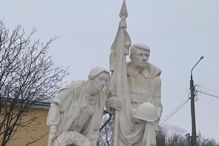 Нейросеть оживила скульптуру в Плавске