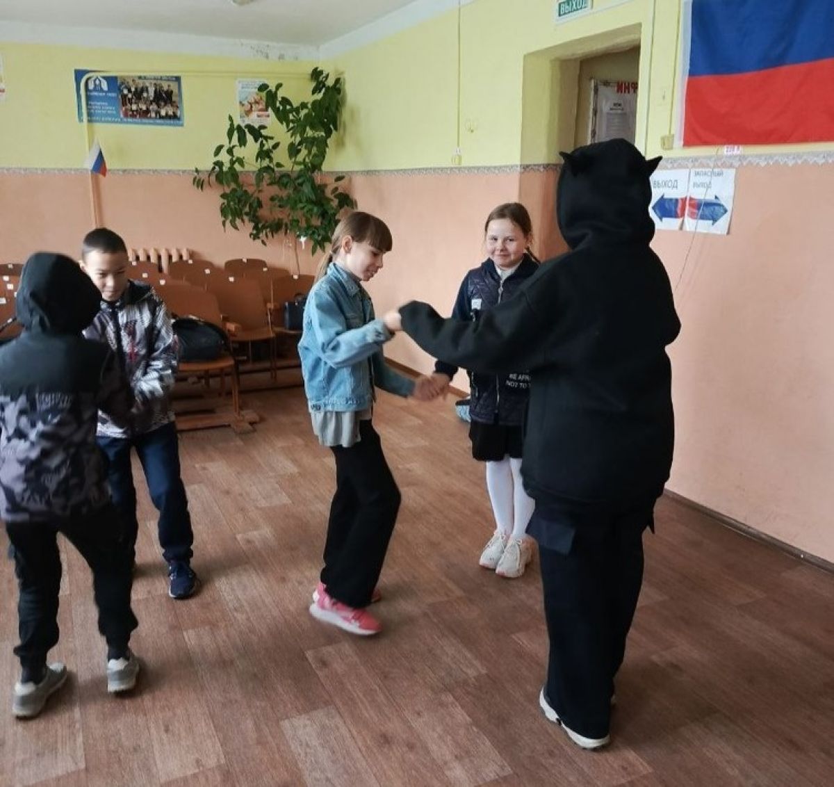 Юные плавчане отметили День танца