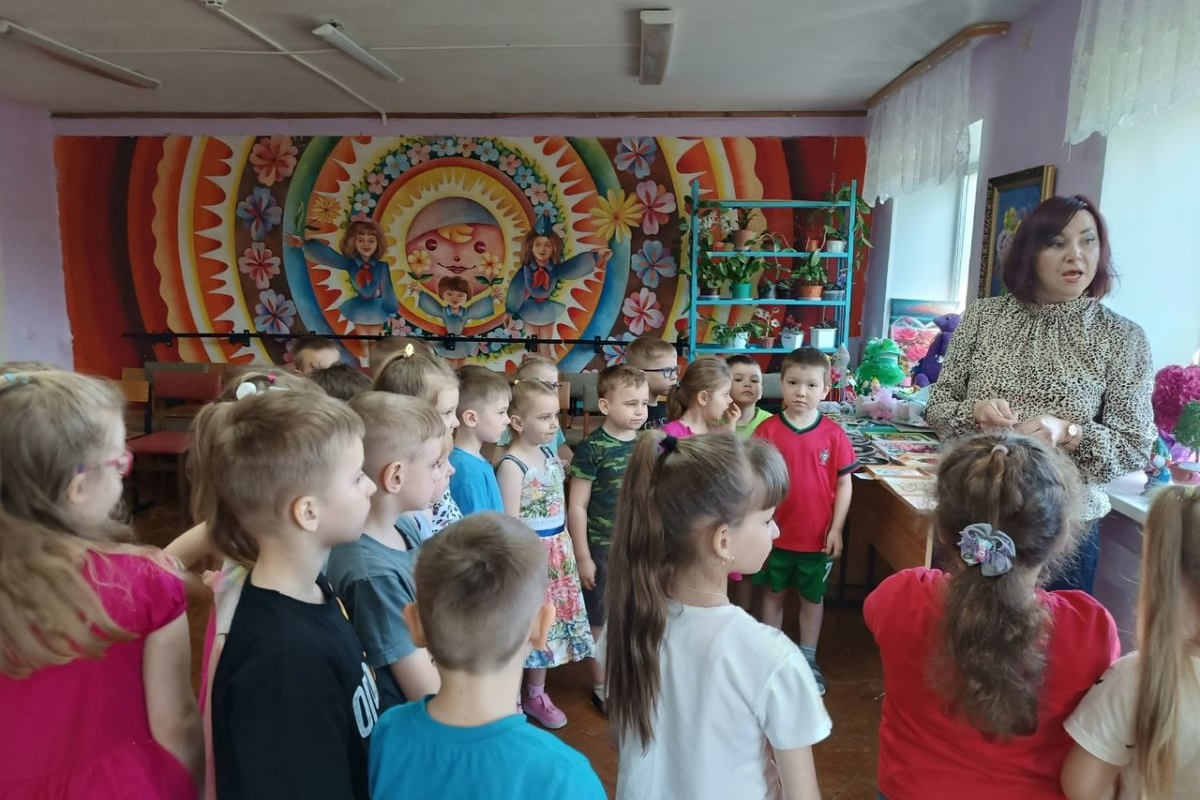 Где юные плавчане погрузились в мир искусства?