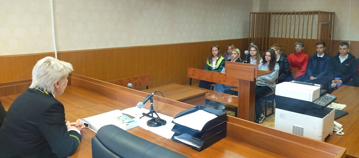 Плавские школьники побывали на экскурсии в суде