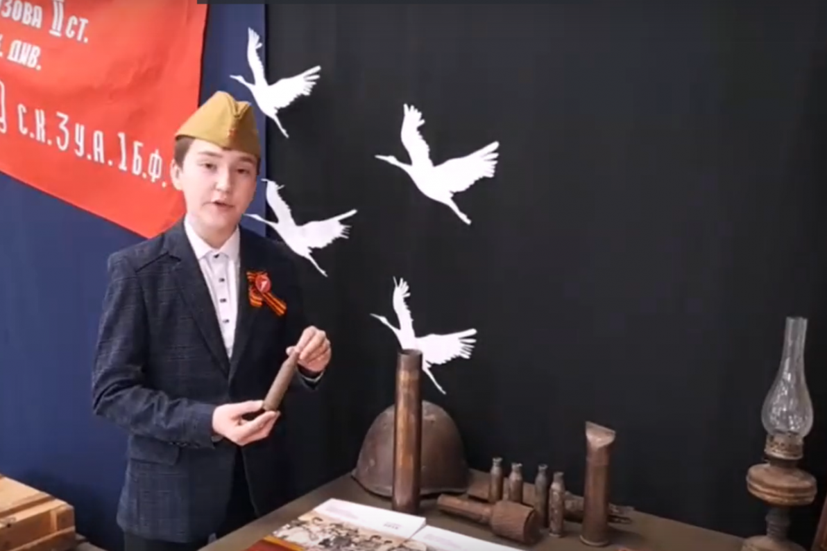 Плавский школьник провел экскурсию по временной экспозиции