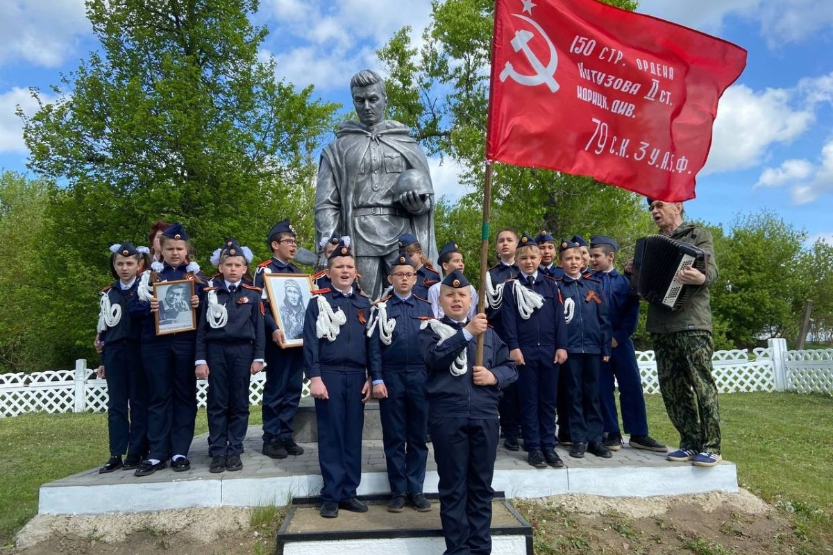 Он не погиб, пока мы помним Он не погиб, пока мы помним