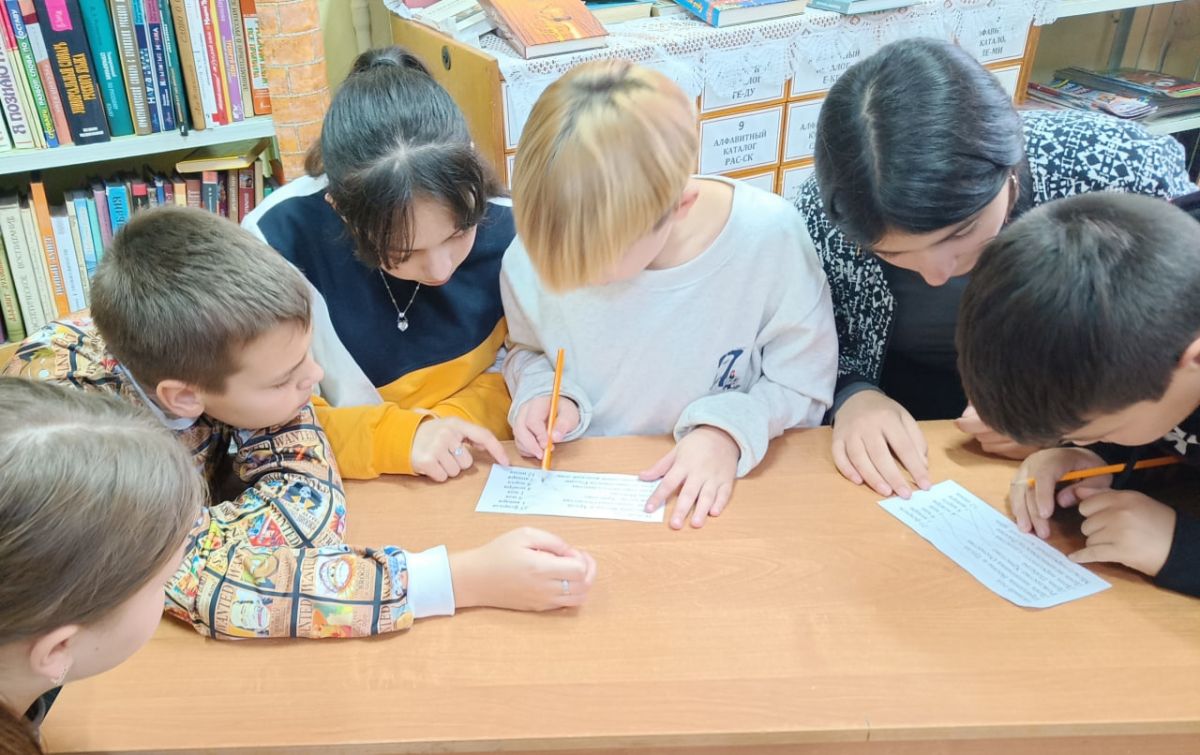 Плавские школьники узнали больше о празднике единства Плавские школьники узнали больше о празднике единства