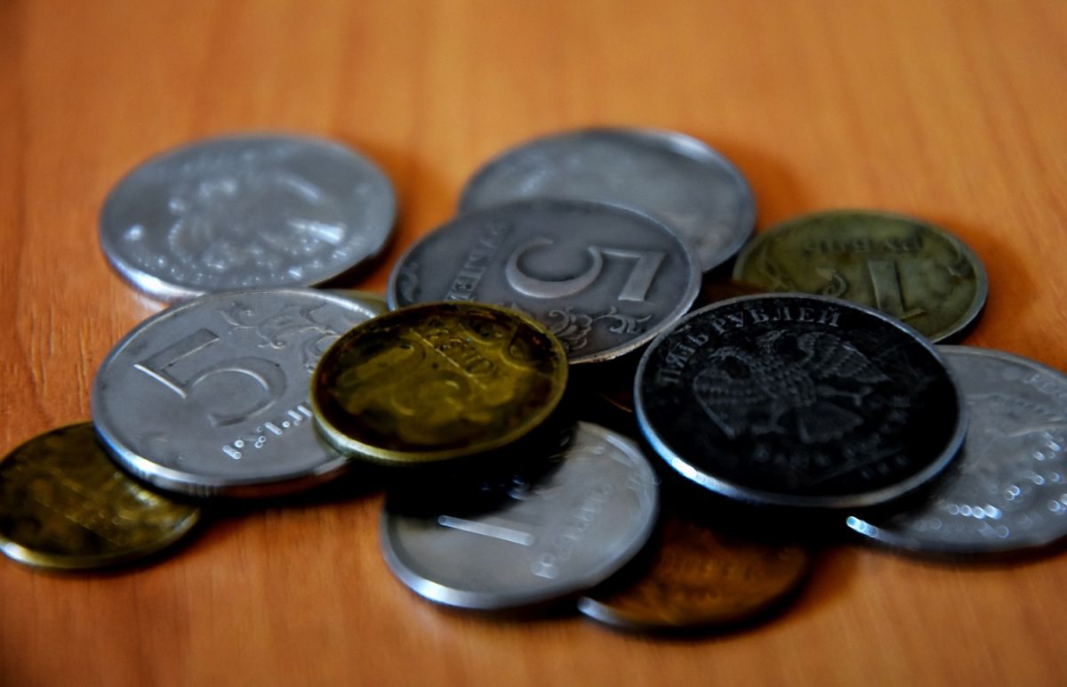 Туляки принесли мелочь в банки Туляки принесли мелочь в банки