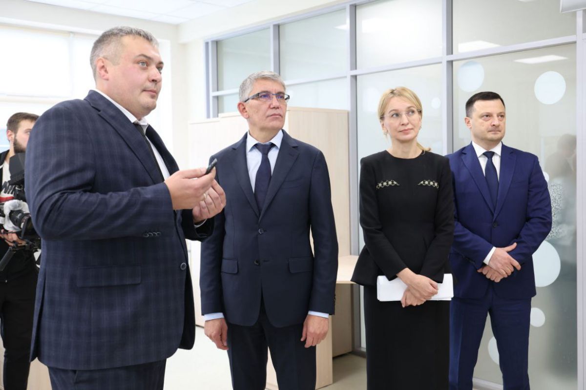 Дмитрий Миляев посетил МФЦ «Мои возможности» Дмитрий Миляев посетил МФЦ «Мои возможности»