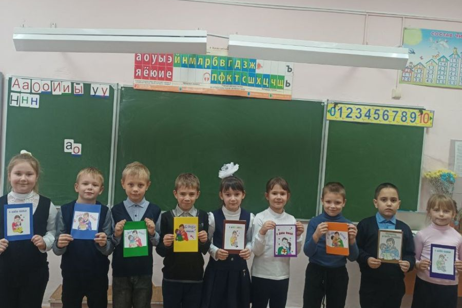 С любовью к самому главному мужчине: сельские школьники поздравили пап