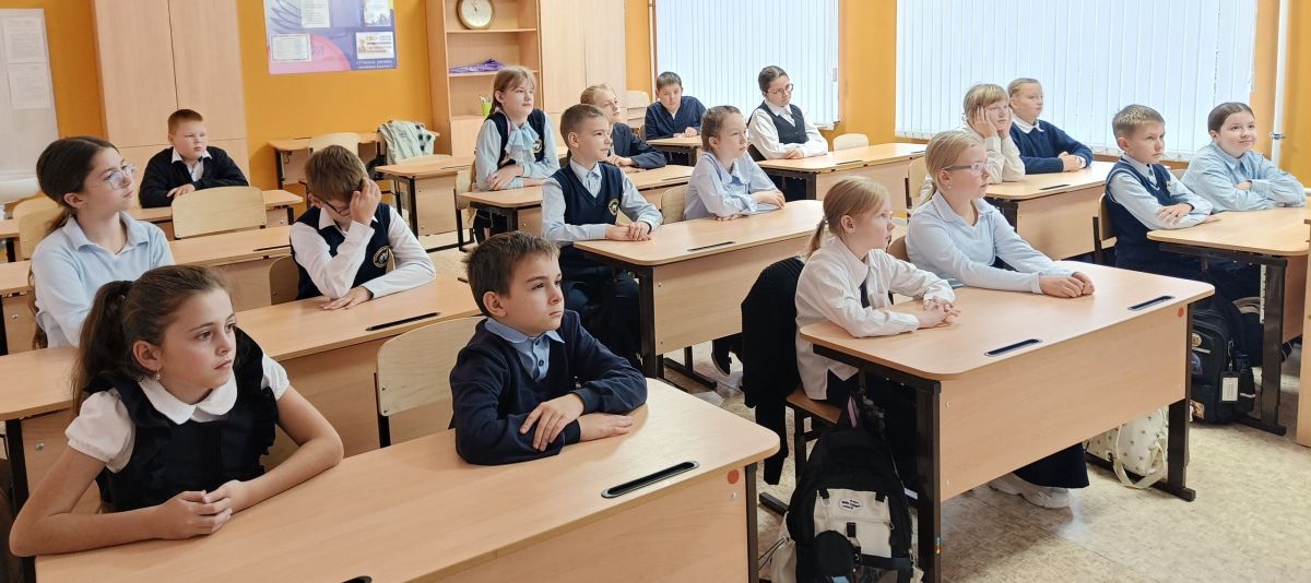 Плавские ребята познакомились с необычным хищником