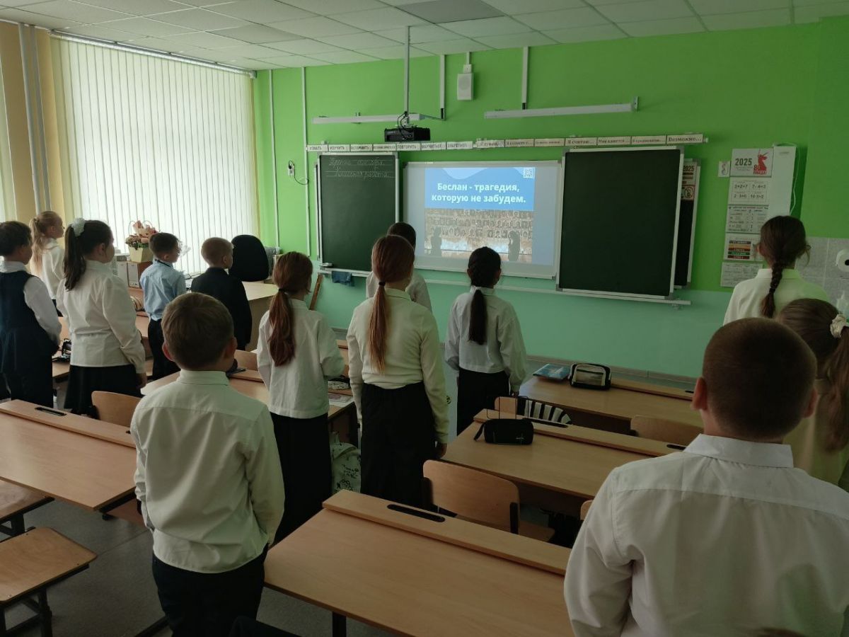 Школьники Плавска вспомнили о скорбной дате Школьники Плавска вспомнили о скорбной дате