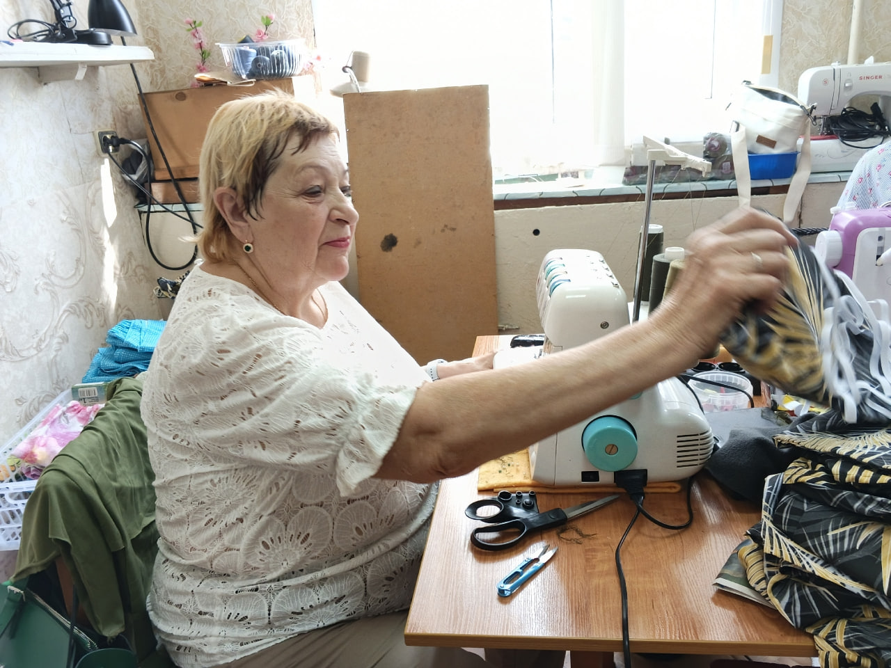 Каждое стежок на вес золота: как волонтеры серебряного возраста помогают участникам СВО Каждое стежок на вес золота: как волонтеры серебряного возраста помогают участникам СВО