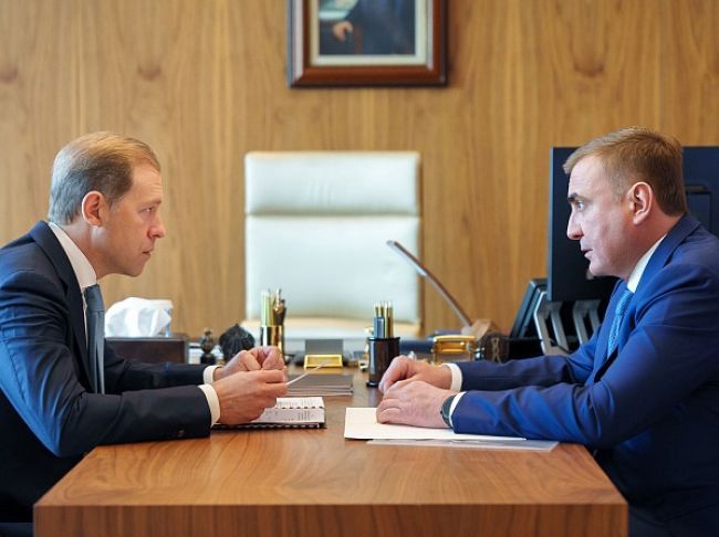 Денис Мантуров и Алексей Дюмин обсудили развитие промышленности в Тульской области