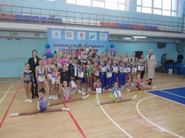 Воспитанницы Молодежного центра «Мир» приняли участие в чемпионате по спортивной аэробике