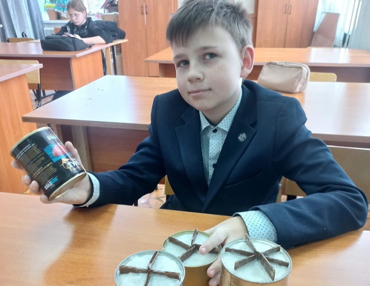 Гимназисты-шестиклассники сделали окопные свечи для участников СВО Гимназисты-шестиклассники сделали окопные свечи для участников СВО