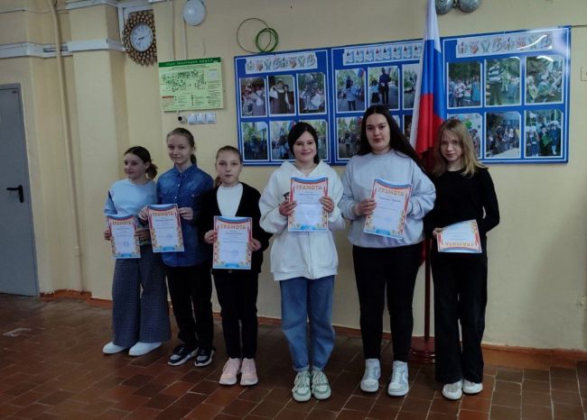 В Селивановской школе №28 награждены участницы соревнований по биатлону