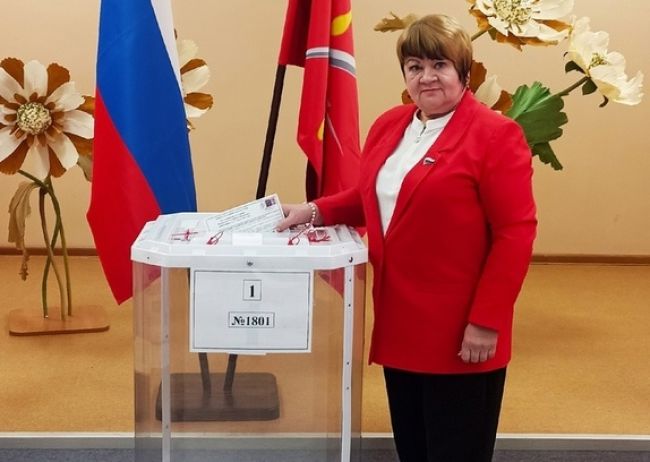 Галина Алешина проголосовала на именном избирательном участке «Сергиевский»