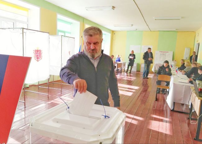 Зампред Тульской облдумы, руководитель фракции ЛДПР Александр Балберов проголосовал на выборах