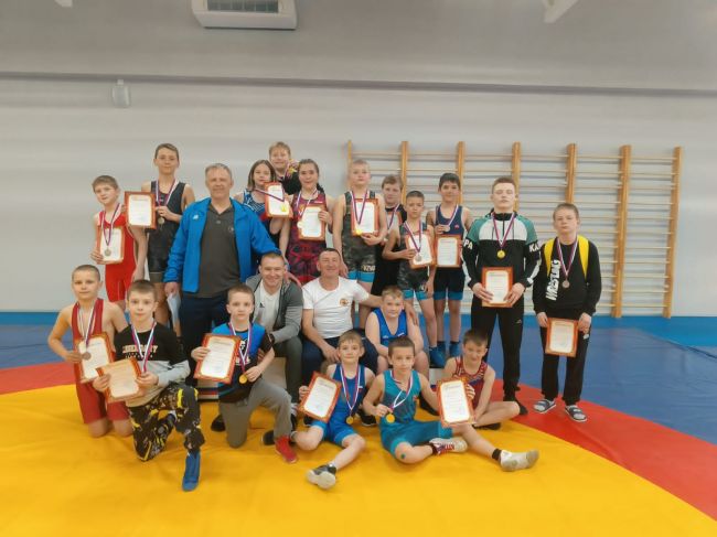 Щекинские спортсмены привезли медали первенства по вольной борьбе