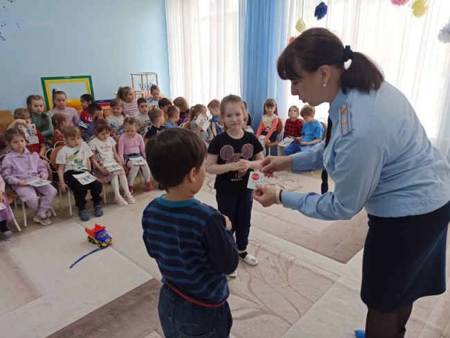 Сотрудники ГИБДД встретились в Щёкино с воспитанниками детских садов