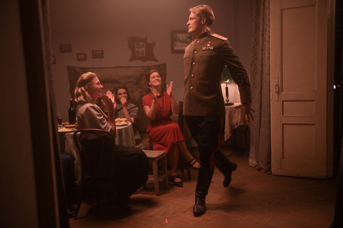 До самых вражеских ворот: завершились съемки сериала «Рослый» о боевом генерале Великой Отечественной для Wink.ru До самых вражеских ворот: завершились съемки сериала «Рослый» о боевом генерале Великой Отечественной для Wink.ru
