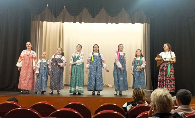 В Крапивенском Доме Культуры состоялся отчетный концерт детского фольклорного ансамбля «Оберег»