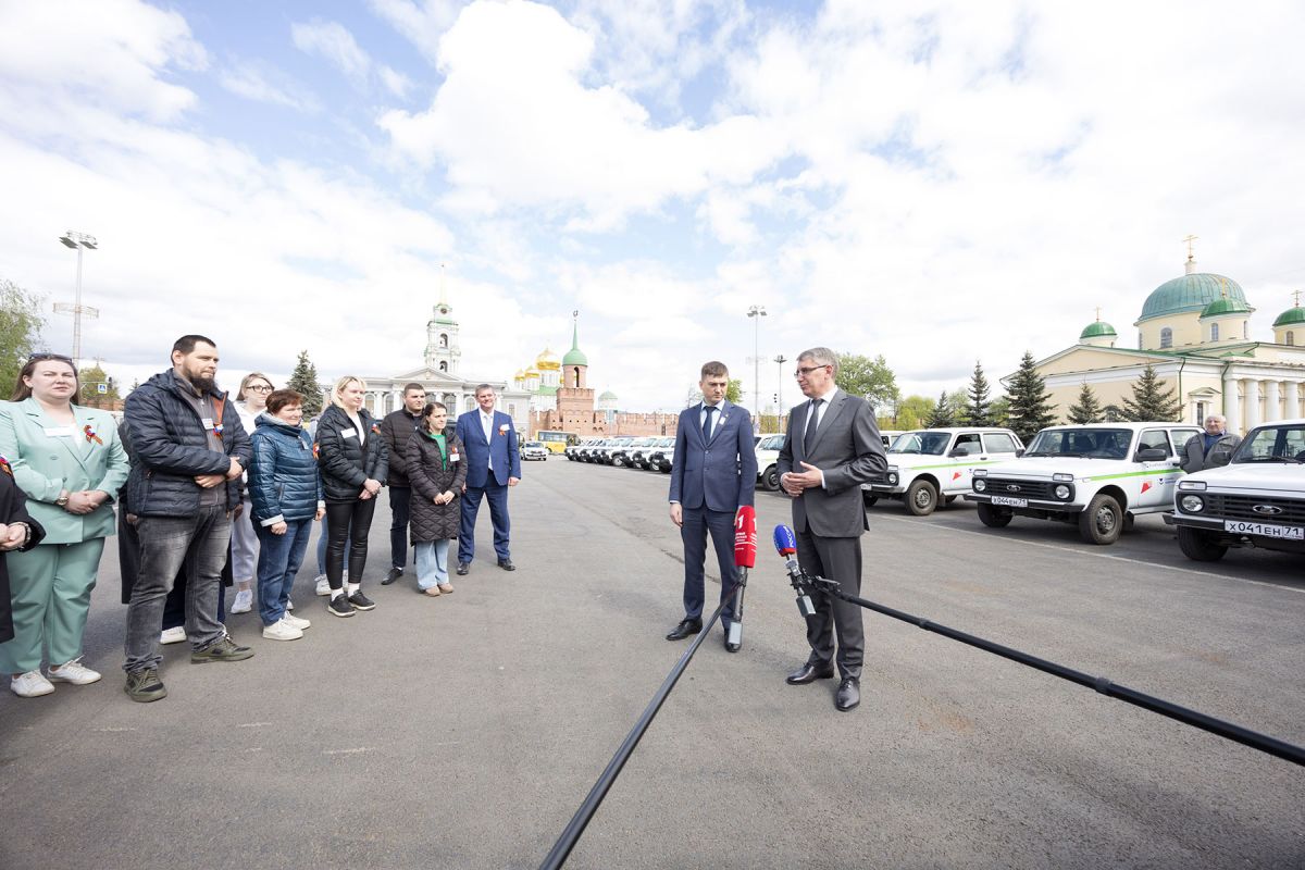 Медикам передали 40 новых автомобилей Медикам передали 40 новых автомобилей