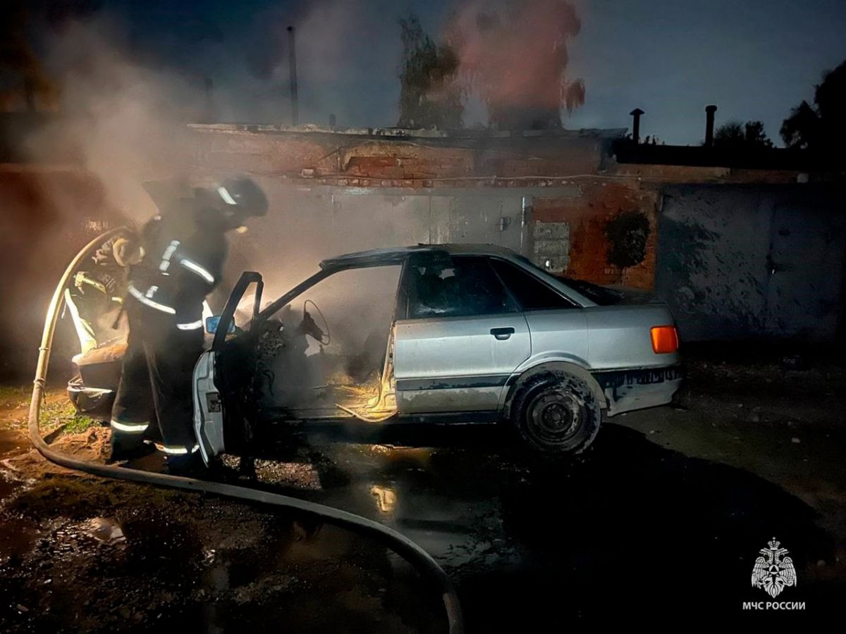 В Щекино потушили горящий автомобиль