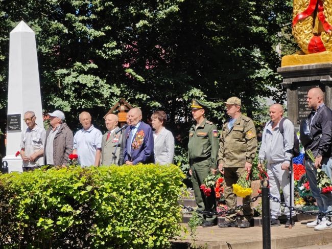 Митинг, посвященный Дню памяти и скорби, прошел у братской могилы на улице Льва Толстого в городе Щекино