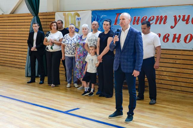 Дмитрий Коженкин приветствовал участников баскетбольных состязаний