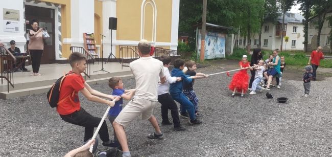 Маленьких жителей Огаревки поздравили с праздником