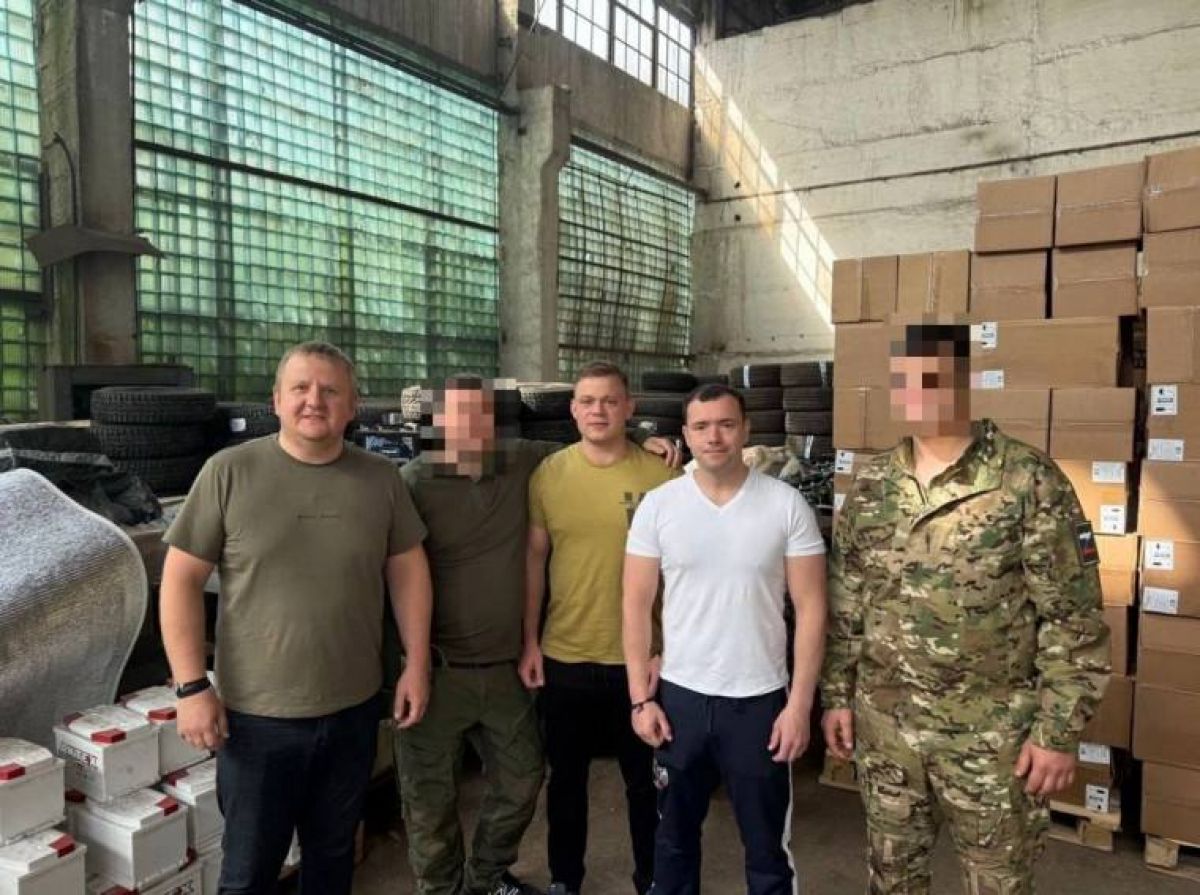 Евгений Смолянинов и Сергей Кожевников передали дополнительную помощь военнослужащим Евгений Смолянинов и Сергей Кожевников передали дополнительную помощь военнослужащим