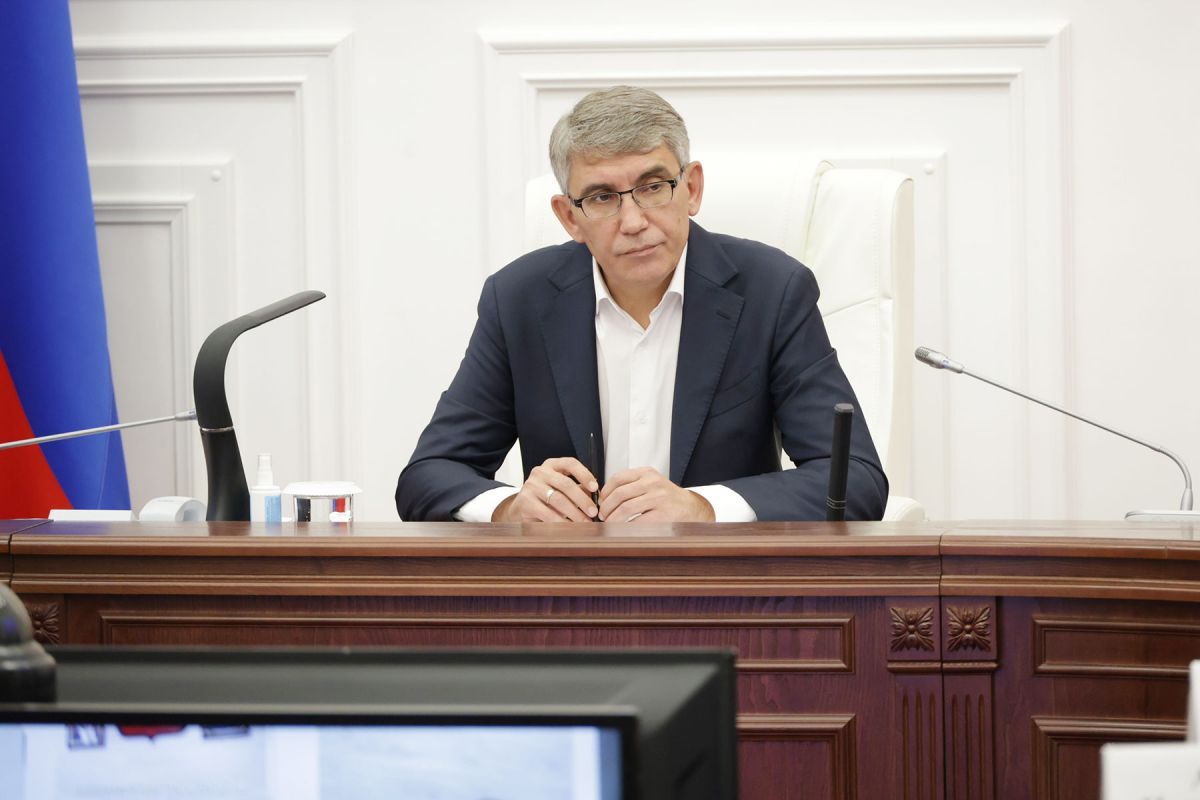 Дмитрий Миляев поздравил работников социальной сферы с профессиональным праздником