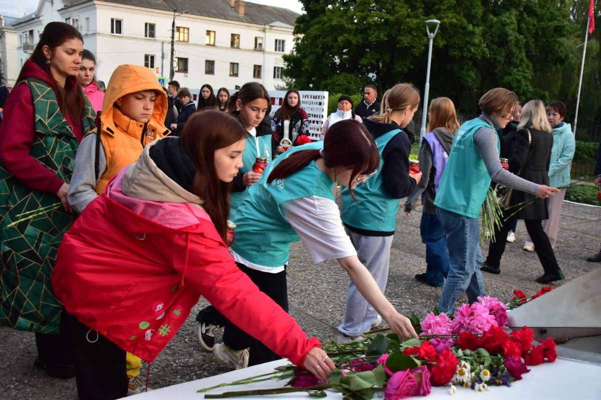 У Вечного огня в городе Щекино прошла акция «Свеча памяти»