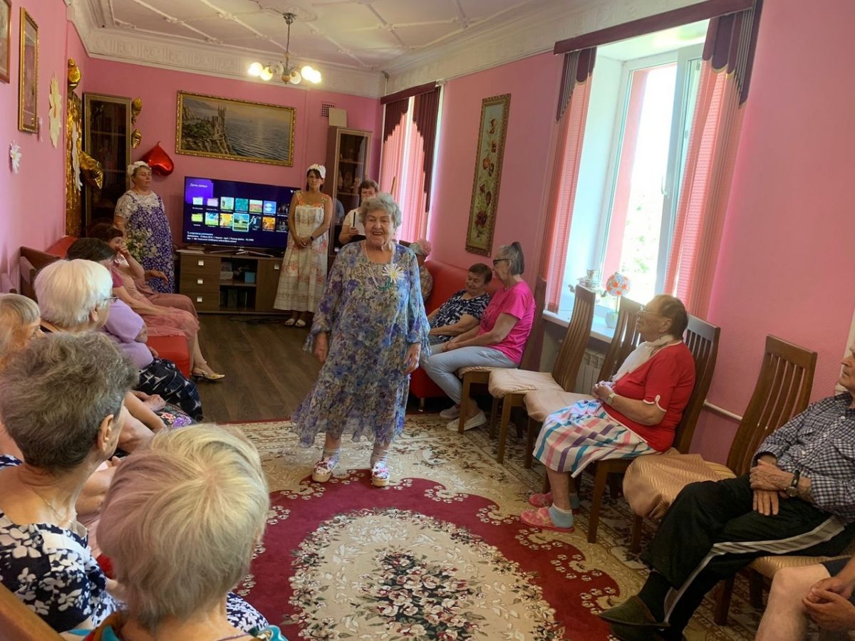 Ромашковый праздник прошел в щекинском Центре соцобслуживания