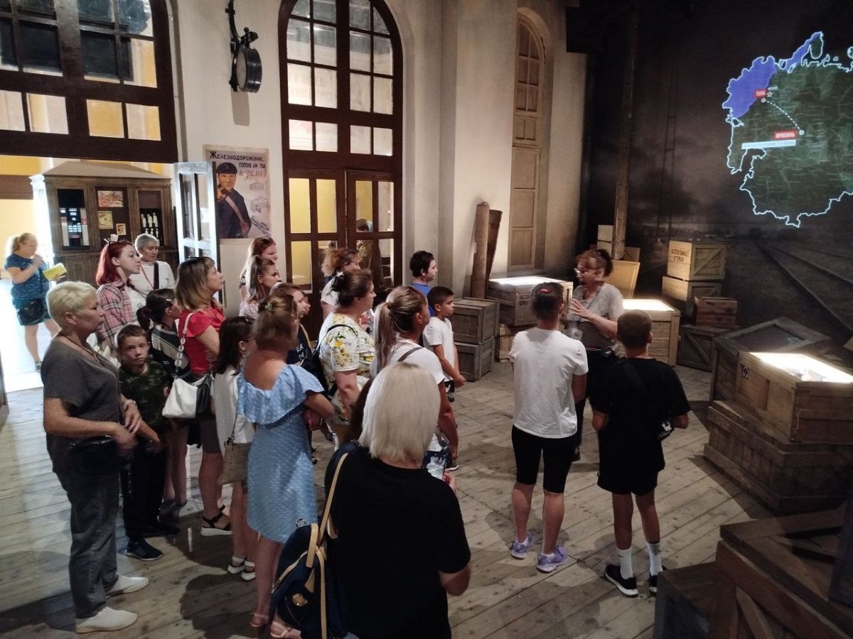 Экскурсии для детей бойцов СВО в Тульском музейном объединении продолжаются