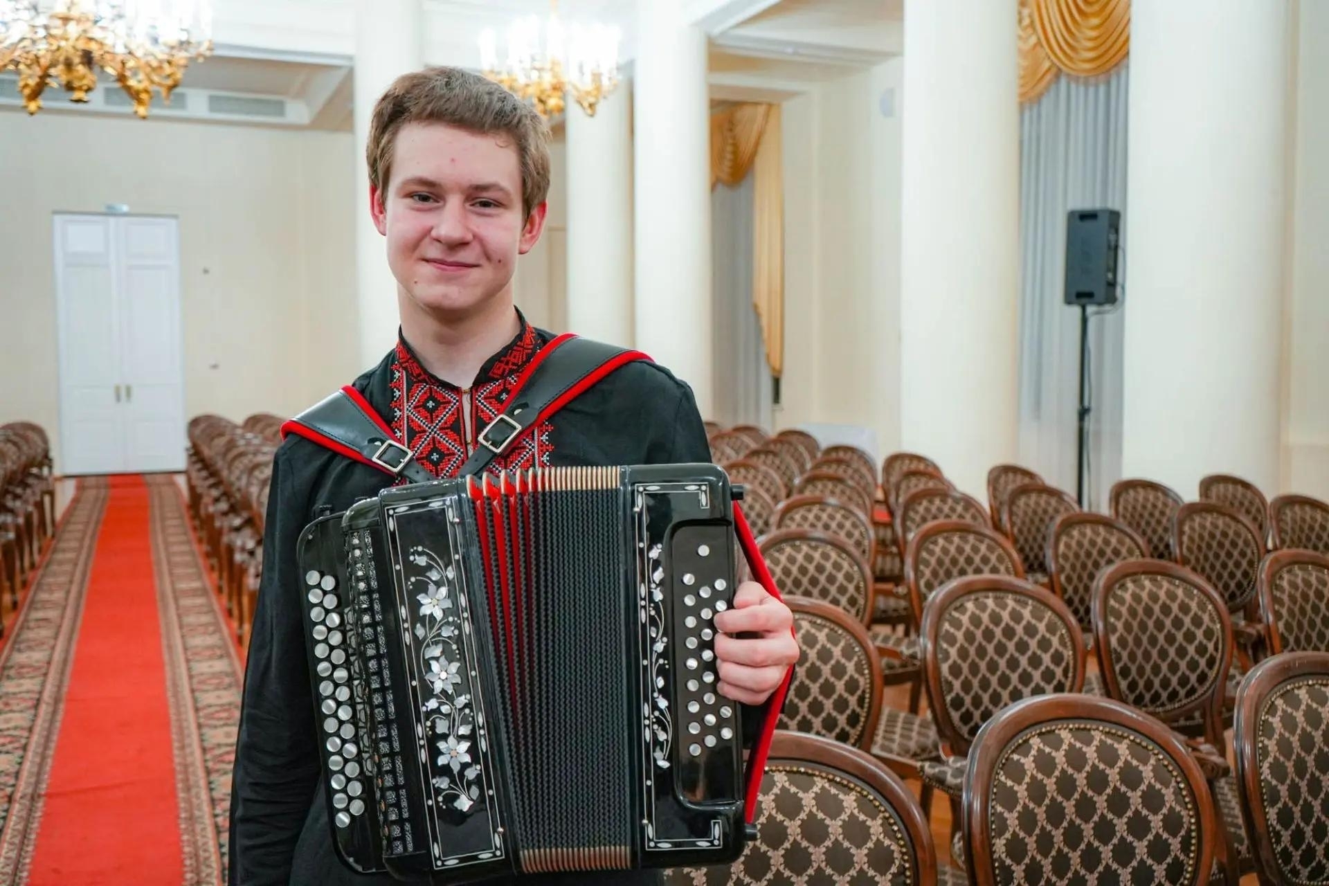 Щекинец Максим Апалькин вошёл в число лучших на федеральном конкурсе Щекинец Максим Апалькин вошёл в число лучших на федеральном конкурсе