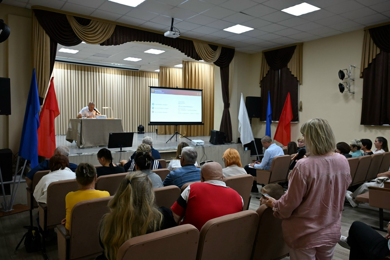 Александр Гамбург провел встречу с жителями Лазаревского муниципального образования Александр Гамбург провел встречу с жителями Лазаревского муниципального образования