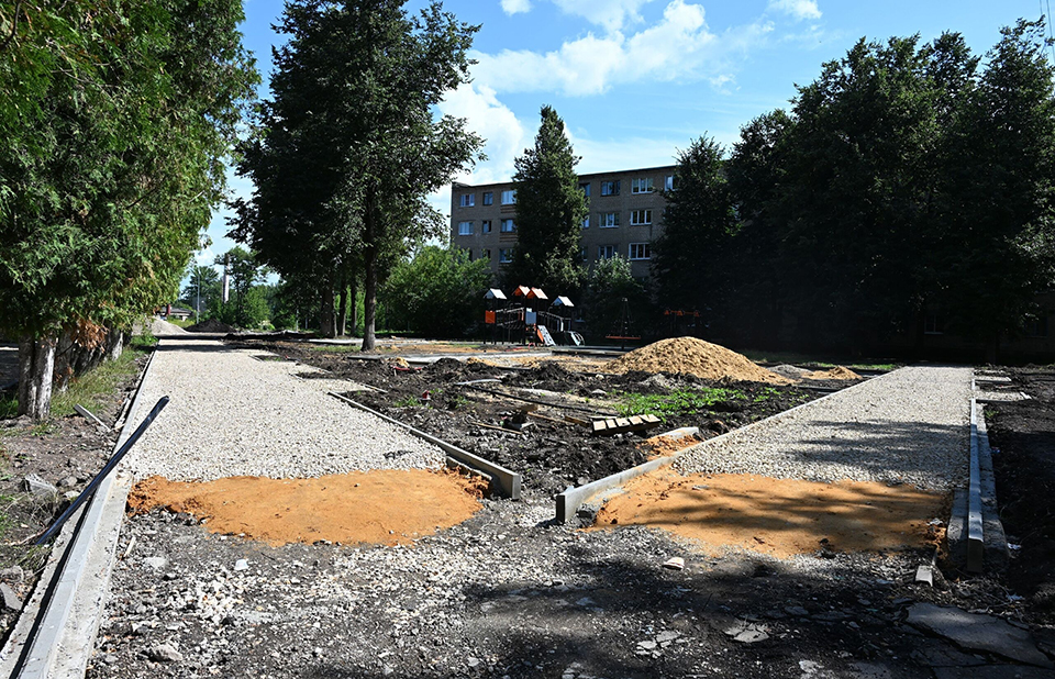 В Сквере космонавтов продолжается благоустройство