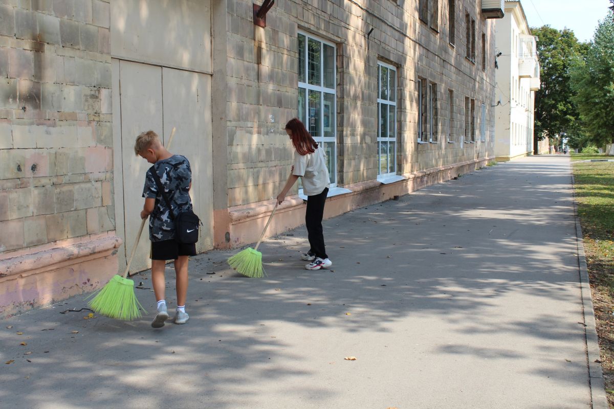 Акция по благоустройству возле Щекинского художественно-краеведческого музея