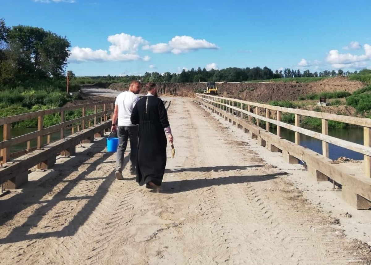 В деревне Орлово прошел молебен перед началом строительства моста